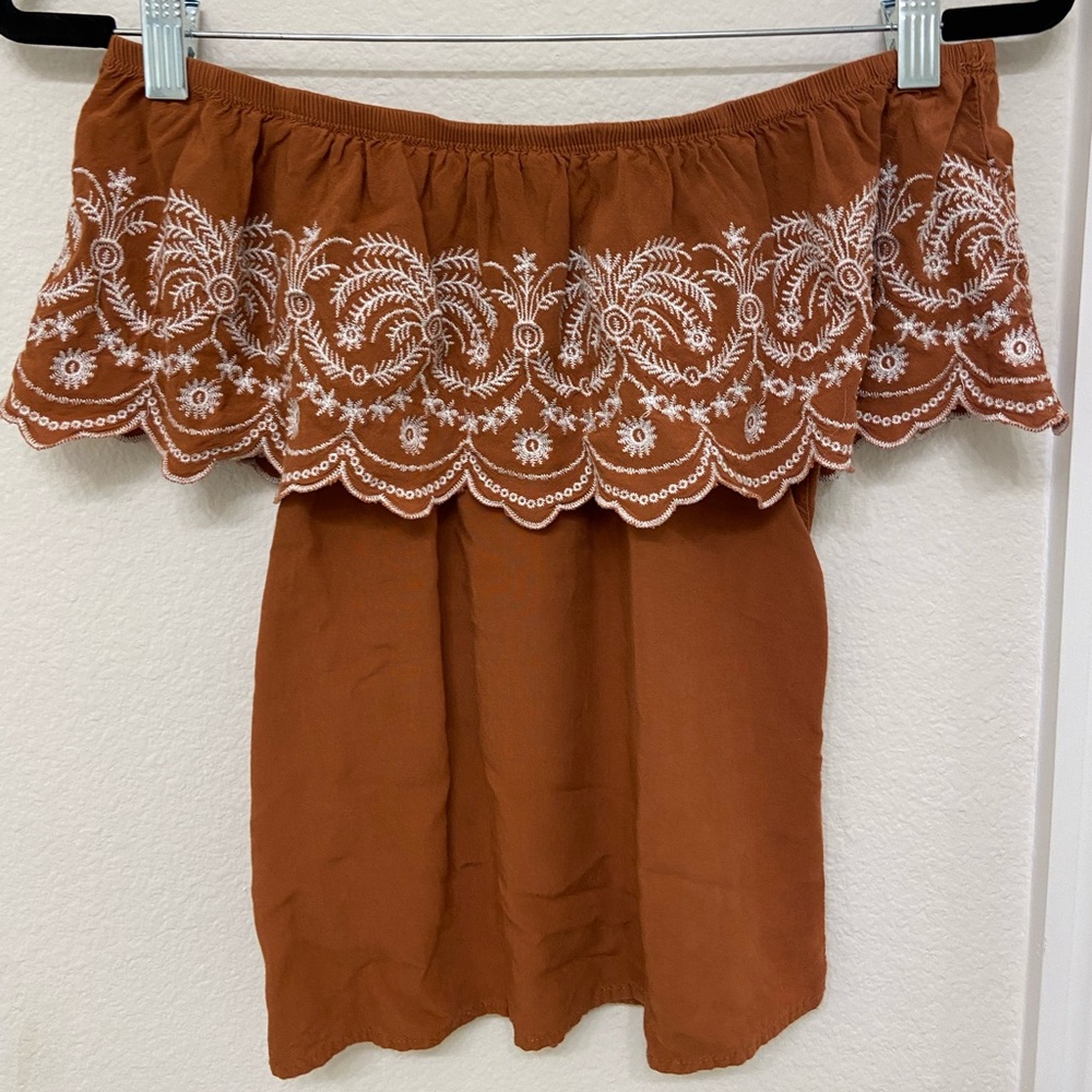 Off-the-shoulder top